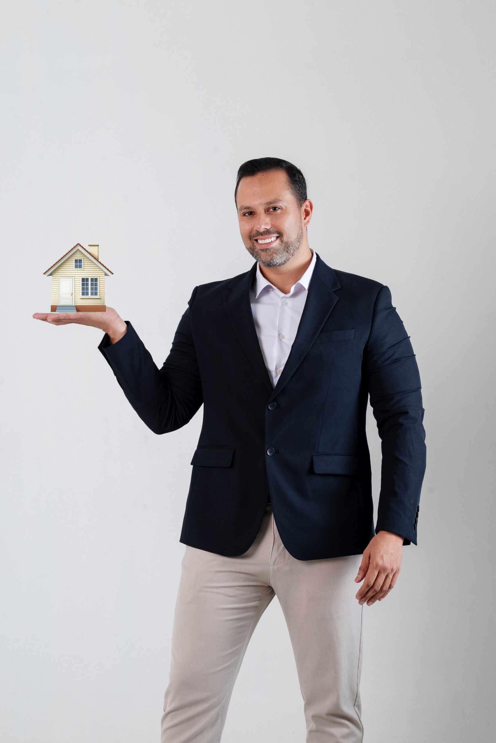 Nicanor Carazo Realtor comercialización de propiedades en Cartagena