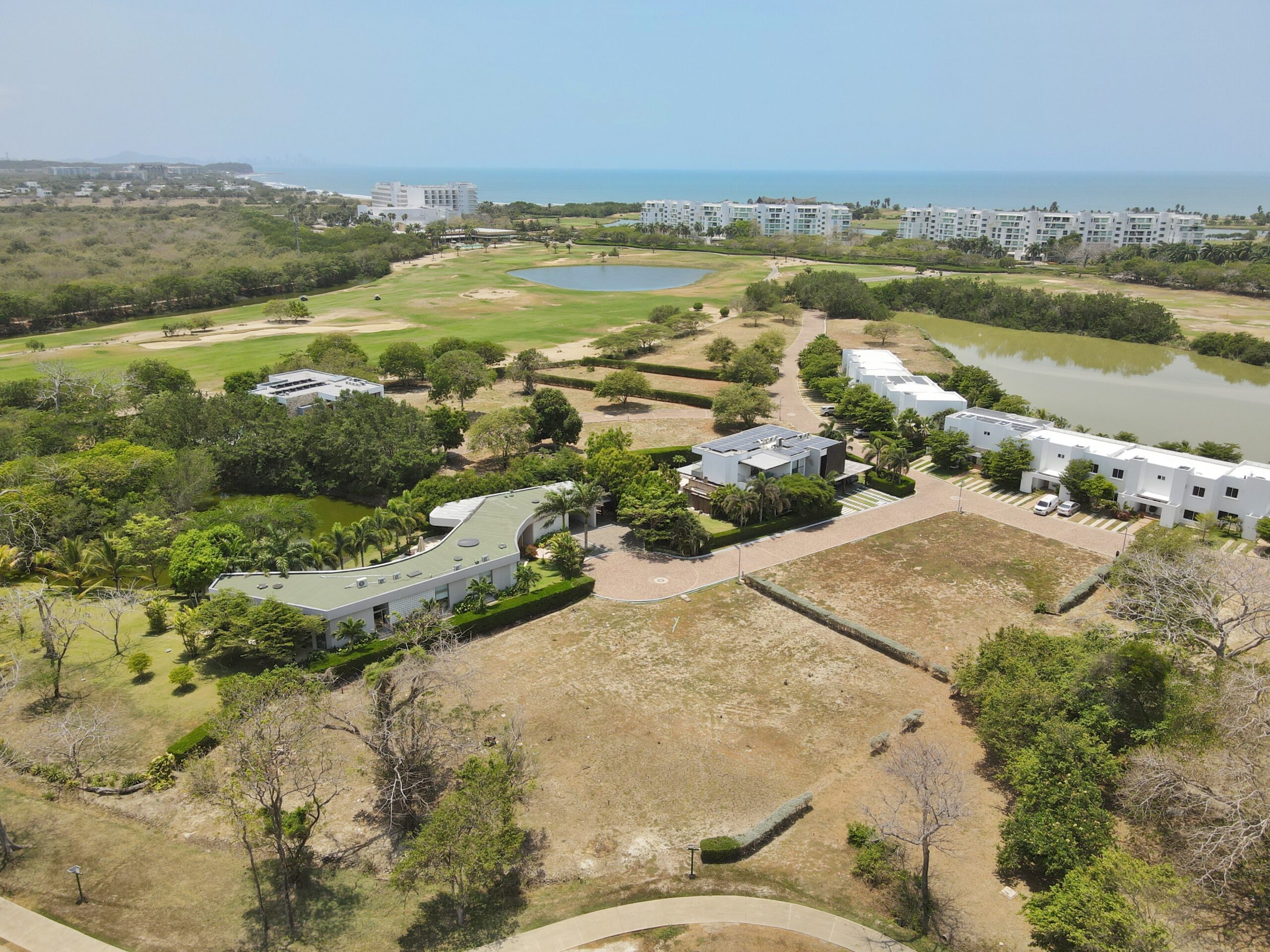 Karibana Beach Golf Cartagena